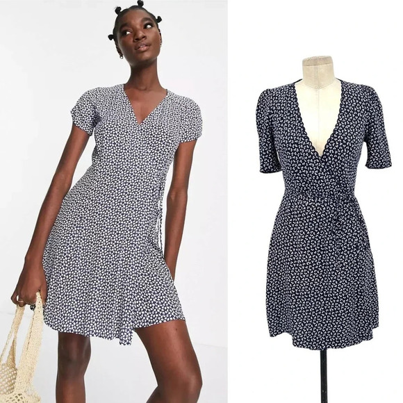 & Other Stories Dresses & Skirts - & Other Stories Wrap Mini Dress Short Sleeve Floral Print Navy Blue White Size 0